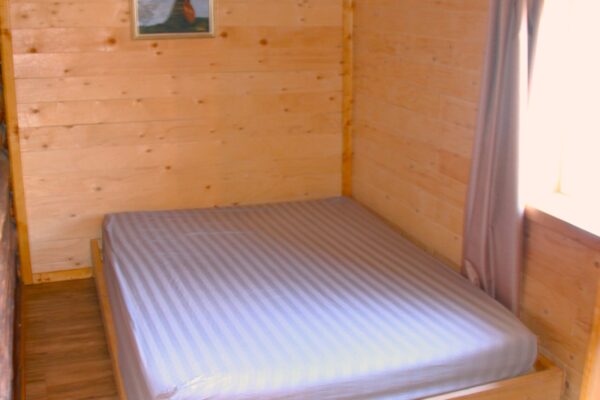 cabin 1 bedroom right